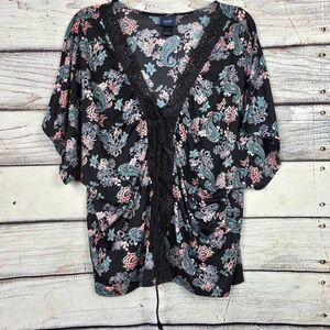 Daytrip Black Paisley Floral Lace Up V Neck Top Large